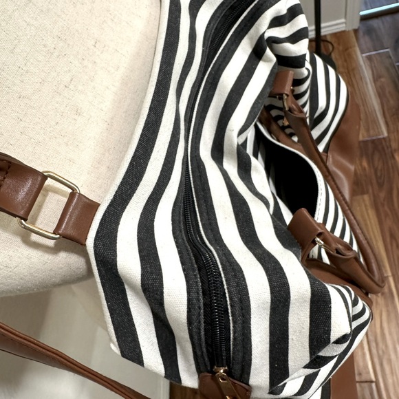 True Born charcoal and white striped canvas duffle bag / gym bag / carry-on. - Picture 7 of 10